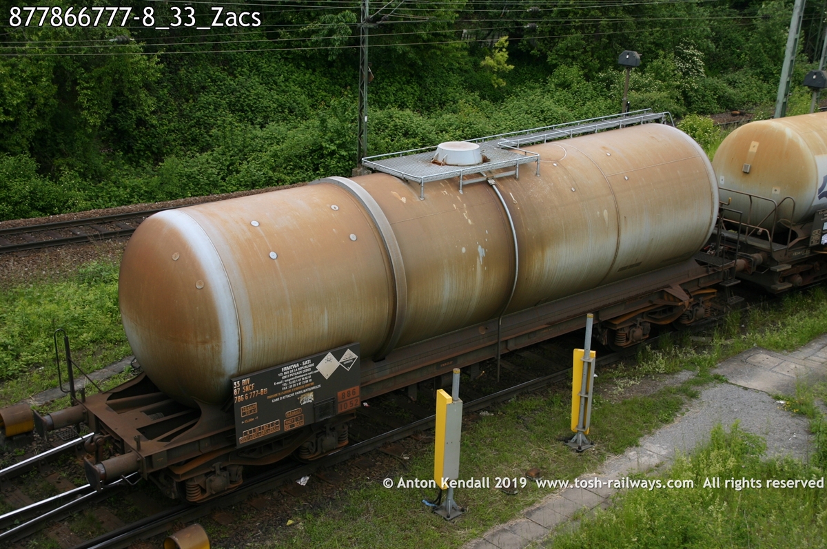 877866777-8_33_Zacs.jpg